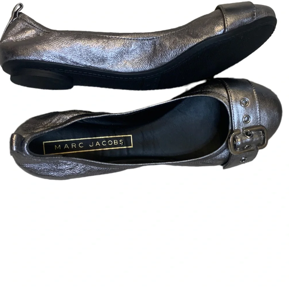 Marc Jacobs Silver Dolly Leather Buckled Ballerina Flats Sz 38 ( Sz 7 ) Like New - Picture 3 of 7